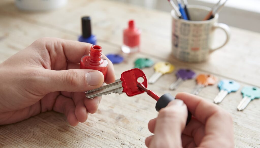 Différencier ses clés facilement avec du vernis à ongles